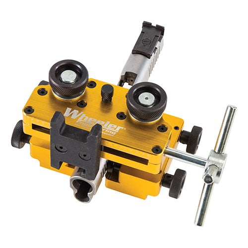 Le Wheeler® Armorer’s Handgun Sight Tool est parfait pour ajuster, installer ou retirer des viseurs de pistolet à queue d'aronde, durable et de haute qualité.