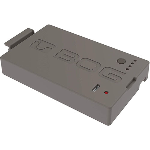 Le nouveau BOG Omnipotence Li-Ion Battery Pack remplace le plateau de 6AA des caméras BOG, offrant une autonomie d'un an ou plus pour tes aventures.