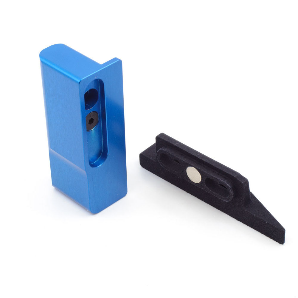 Le ARMANOV Primer Stop Block pour Dillon XL650 te permet de contrôler l'indexation facilement avec un montage simple et des matériaux durables comme l'aluminium et Delrin.