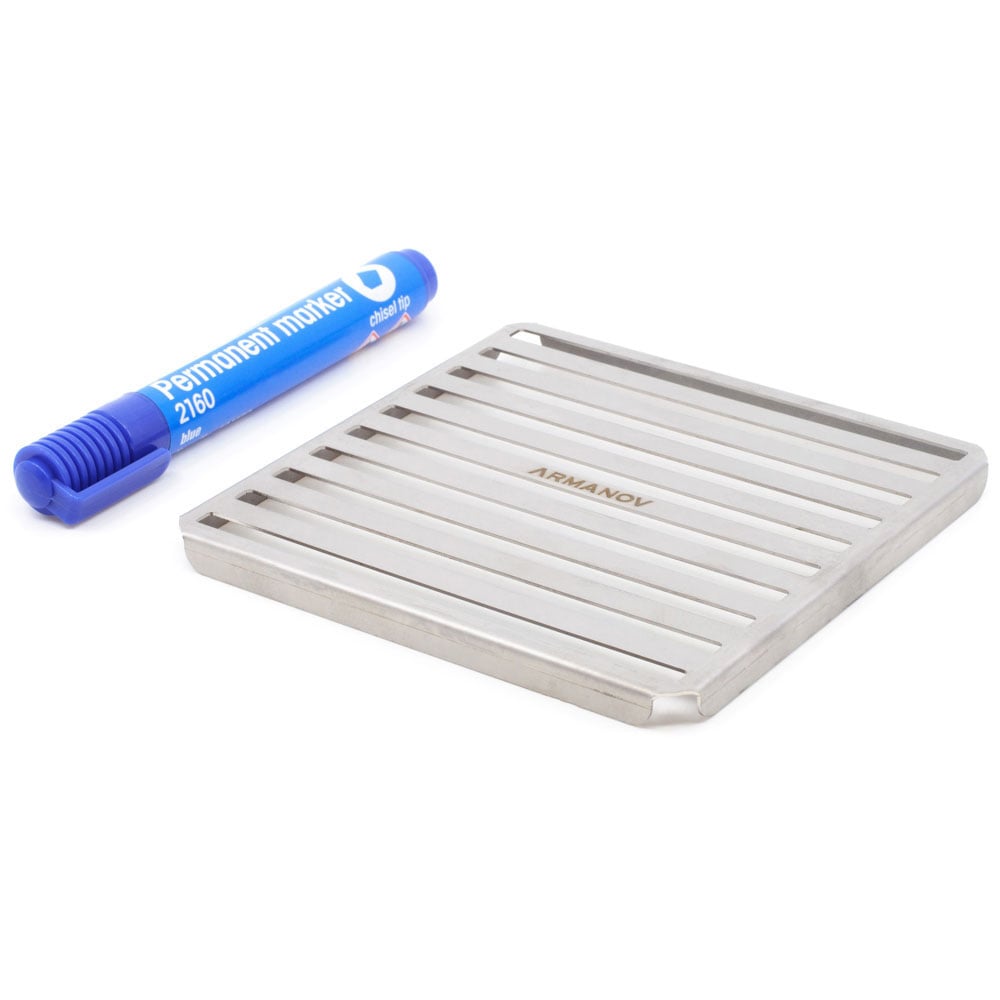 Avec le stencil ARMANOV, marque facilement tes douilles pour suivre leur historique et assurer leur fiabilité. Fabriqué en acier inoxydable, réutilisable et compatible avec l'Ammo checker.