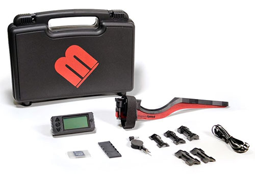 Le kit chronographe MagnetoSpeed V3 s'adapte à des canons et silencieux de 1/2 à 2 pouces, avec plus d'espace pour les accessoires longs comme les muzzle brakes.