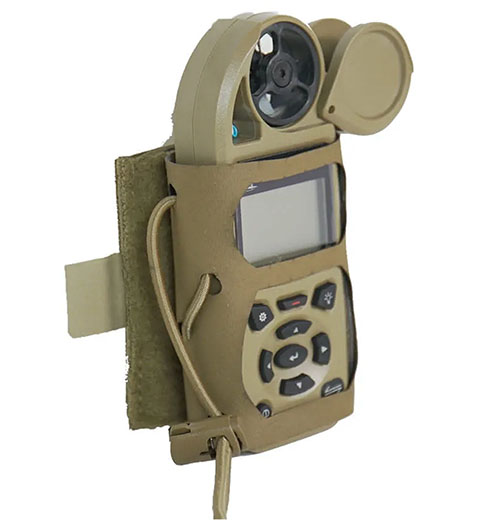 Garde ton Kestrel à portée de main grâce à l'ATI Wind Wrap, léger et durable, pour un accès rapide pendant tes tirs sans lâcher ton fusil.