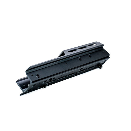 Remplace ton forend d'origine par le MDT XRS Enclosed Forend avec ARCA sur toute la longueur et des emplacements M-LOK supplémentaires pour plus de flexibilité.