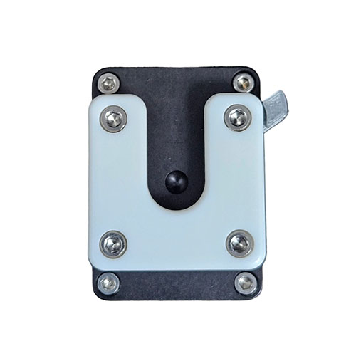 Le Clamp Lock W/Locking offre une fixation sécurisée et adaptable pour ton équipement, compatible avec les systèmes MOLLE et divers types de sangles.