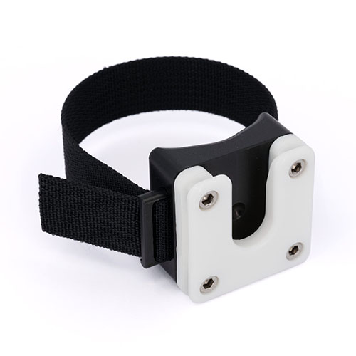 Le GripON est ultra polyvalent, avec un U-Plate Arca pour un montage flexible, et une sangle de 9 pouces pour sécuriser tes jumelles, trépieds et bouteilles.