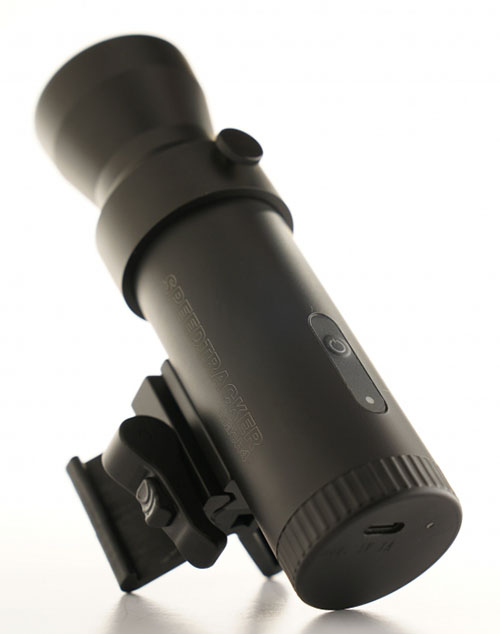 Le SPEEDTRACKER MACH IV te permet de mesurer jusqu'à 3 mètres, avec Bluetooth pour un transfert de données instantané et 4 heures d'autonomie.