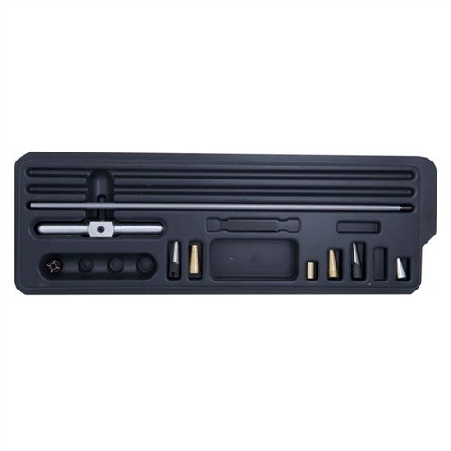 .32 INTERMEDIATE CHAMFERING KIT de Brownells te permet de créer des chanfreins parfaits et sans vibration, réduisant ainsi l'accumulation de résidus.