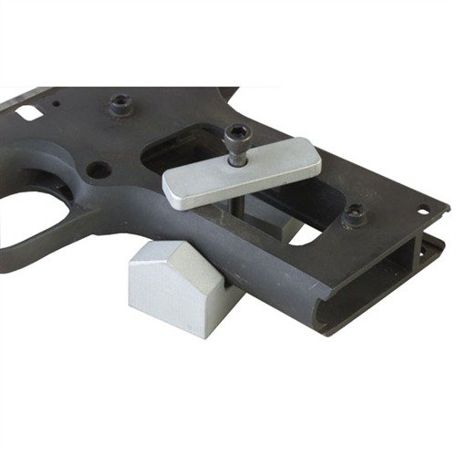 Le 1911 CHECKERING GUIDE de BROWNELLS facilite le checkering avec des diamants précis à 60° ou 90°, offrant un bon soutien pour un travail de qualité.