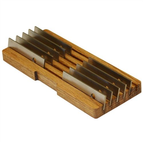 Les barres de montage de glissière 1911 te permettent d'éliminer avec précision le jeu vertical de la glissière, pour un travail professionnel et précis.