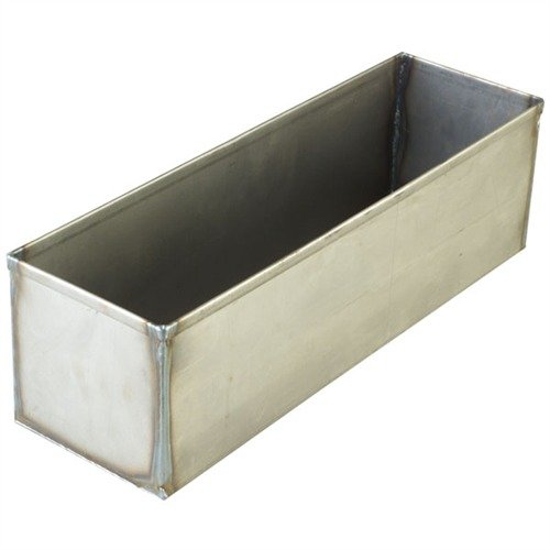 Le HALFTANKS est parfait pour le bluing de petites pièces et d'armes de poing, chauffant rapidement avec une capacité de 2 gallons et des bords roulés.