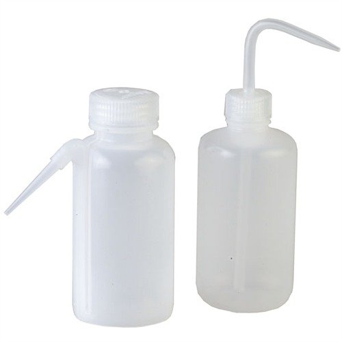 Les SQUEEZE BOTTLES de BROWNELLS facilitent l'application de cold blues et lubrifiants grâce à leur embout pratique pour un dosage précis ou un flux généreux.