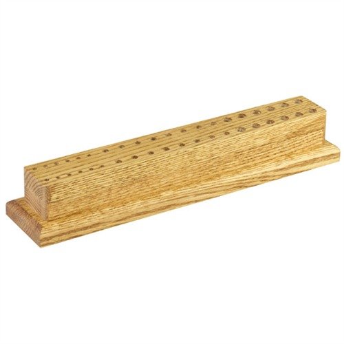 Ce bloc en chêne compact et robuste dispose de 40 trous pour ranger tes outils comme des punches et des lime à aiguille, tout en libérant de l'espace dans ta boîte à outils.