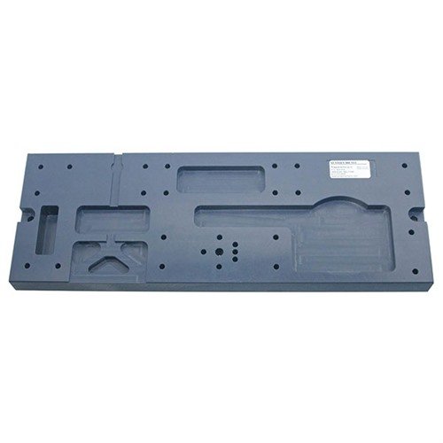 Le Gunner's Mount est parfait pour assembler et réparer les lowers AR/M4, avec des poches pour pièces et un support pour les chargeurs pendant le travail.