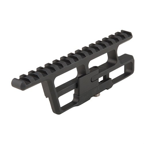 Le système de montage RS Regulate permet de personnaliser ton AK avec trois rails, tout en gardant la possibilité de démonter sans retirer l'optique.