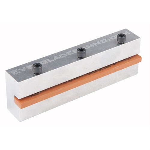 Le 1911 FRAME RAIL STONING TOOL d'Everglades Ammo permet un contrôle précis des dimensions finales des rails de cadre 1911 ou 2011 grâce à sa conception ergonomique.