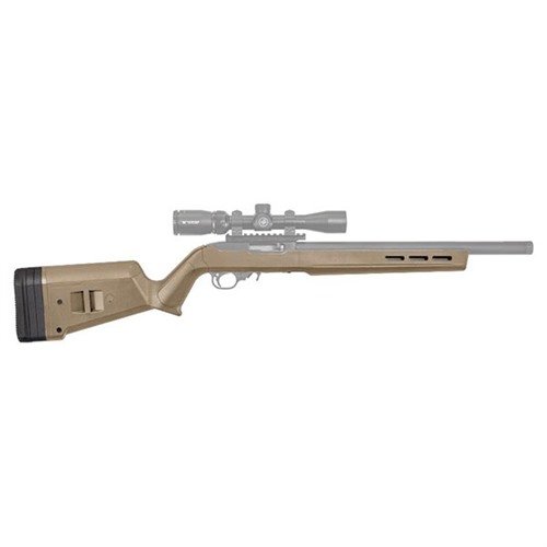 Le RUGER 10/22 Hunter X-22 a une construction en polymère renforcé, un angle de prise optimisé, un LOP ajustable et est compatible M-LOK pour tes accessoires.