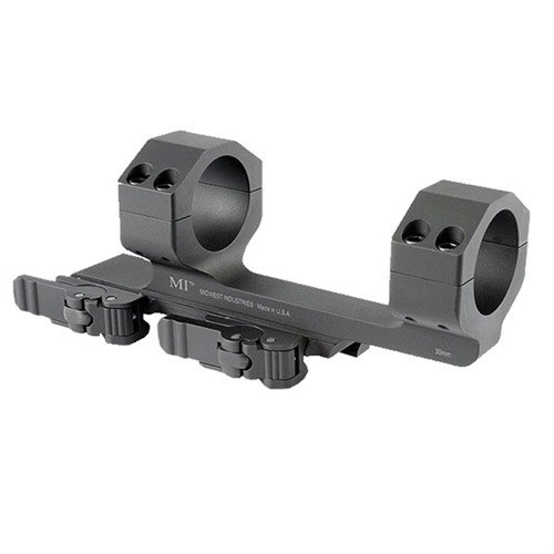 Les QUICK DETACH SCOPE MOUNTS de Midwest Industries offrent un réglage facile sans outils, un poids léger de 8,4 oz et un retour à zéro précis pour tes optiques.