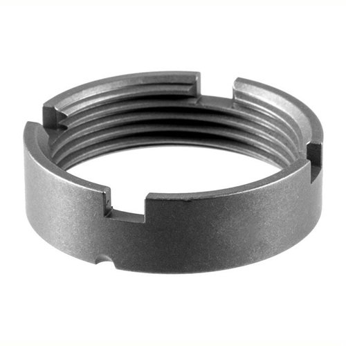 Le castle nut AR-15 en titane de grade 5 est léger (9,7 g), compatible Mil-Spec et facile à installer avec une clé à crochet, finition brute ou Ionbond noir.