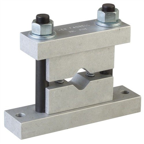 Le BARREL VISE de FARRELL INDUSTRIES est un étau en aluminium super résistant, compact et facile à utiliser, qui maintient fermement presque tous les canons.
