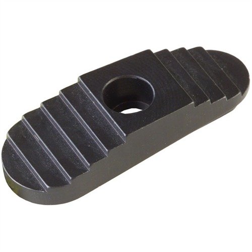 Le MOSSBERG Oversized Safety en aluminium facilite l'engagement grâce à sa taille plus grande, offrant plus de surface pour ton pouce et un meilleur levier.