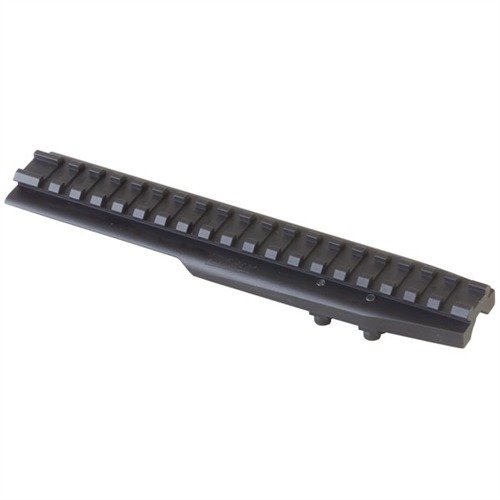 Améliore la précision de ton M1 Carbine avec ce montage CNC robuste, compatible avec les lunettes et accessoires, sans enlever les organes de visée d'origine.