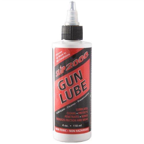 Gun Lube de Slip 2000 est un lubrifiant synthétique tout-en-un qui nettoie, lubrifie et protège tes armes sans attirer la poussière ni durcir.