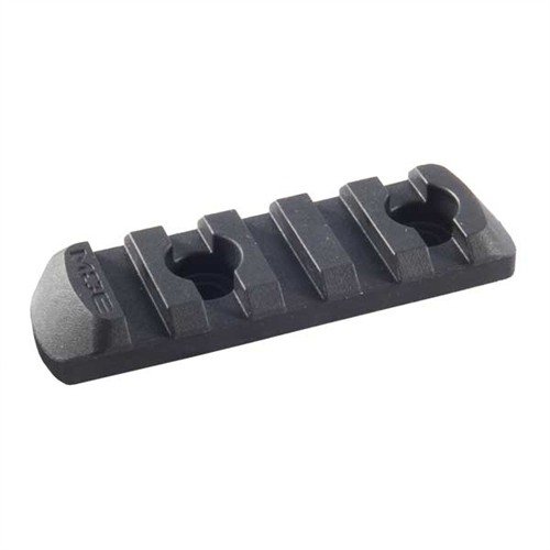 Le rail Picatinny MOE L2 de MAGPUL offre une fixation rapide et facile pour tes accessoires sur les garde-main MOE, avec plusieurs longueurs disponibles.