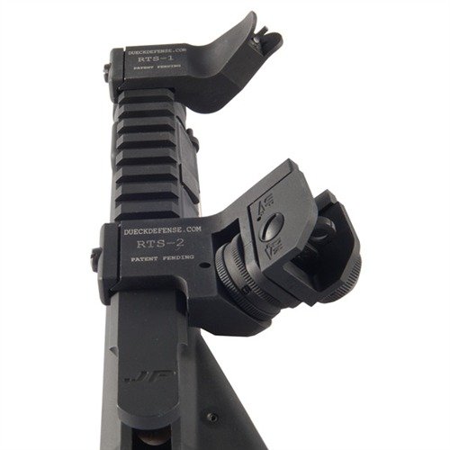 Avec le DUECK DEFENSE AR-15 Offset Rapid Transition Sight Set, passe rapidement de ton optique principale à des vues de secours en inclinant simplement ton fusil.