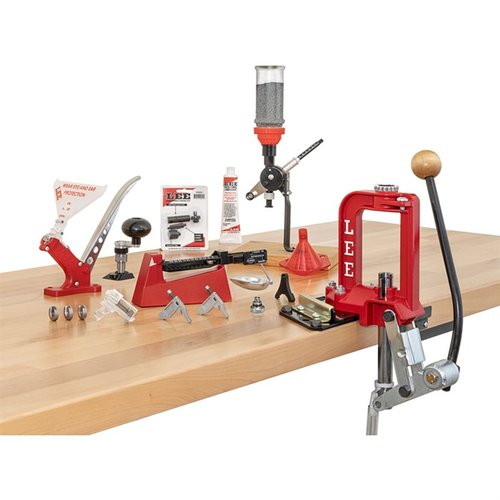 Le kit Breech Lock Challenger de Lee Precision offre une presse, un système de mesure de poudre, et des outils de préparation pour un rechargement facile et précis.