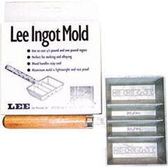 Le moule à lingots Lee, en aluminium anti-corrosif, te permet de couler des lingots de 1/2 et 1 lb, idéal pour le remelting et l'alliage.