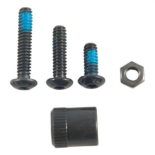 Le Magpul Sling Mount Kit – TYPE 1 s'installe facilement sur les crosse SGA et MOE pour accueillir des QD Sling Swivels, en acier noir robuste.