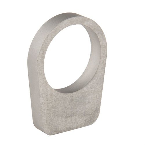 Le REMINGTON 700 Recoil Lug en acier inoxydable 17-4 PH est usiné avec précision, offrant une épaisseur uniforme et des bords arrondis pour protéger le bedding.