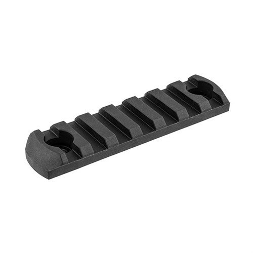 Le rail M-LOK en polymère de MAGPUL est léger, durable et permet de fixer facilement des accessoires Picatinny sur ta carabine AR-15 grâce à son montage simple.