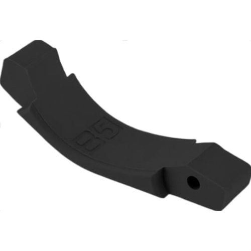 Le Trigger Guard B5 SYSTEMS améliore ton AR-15 avec un profil élargi pour utiliser des gants, tout en gardant la fonction pivotante d'origine.