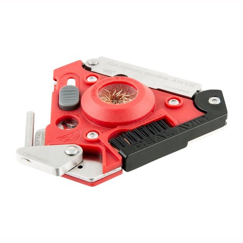 Le Real Avid AR15 Carbon Boss te permet de nettoyer en profondeur ton AR15 avec 12 surfaces spécifiques, brosse en bronze incluse, pour un entretien optimal.