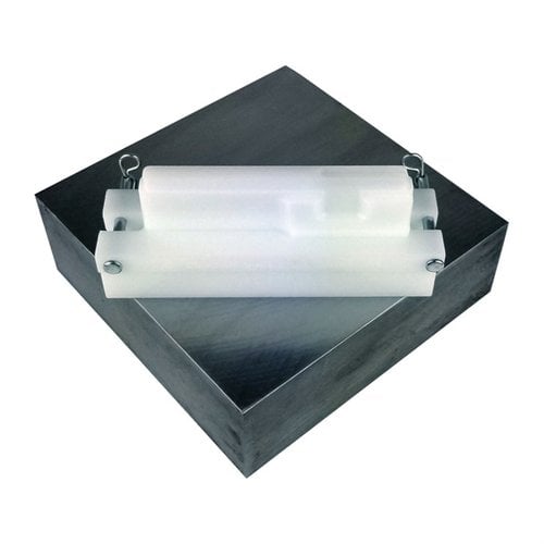 Le bloc de vice pour upper receiver AR-15 d'Obsidian Arms en HDPE te permet de maintenir ton upper en toute sécurité sans rayer la finition, avec des pins de verrouillage inclus.