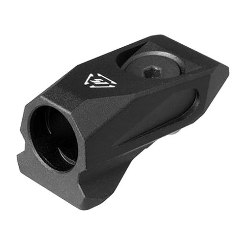 Le LINK ANGLED QD MOUNT de STRIKE INDUSTRIES est compatible avec KeyMod et MLOK, offrant une installation facile à 30 degrés pour éviter les accrochages.