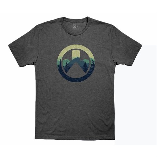 Découvre le t-shirt CASCADE ICON LOGO en Charcoal Heather, léger et confortable, fabriqué en 60% coton et 40% polyester, parfait pour toutes les occasions.
