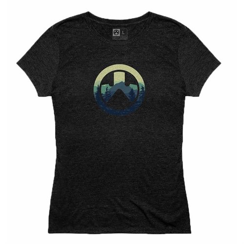 Le t-shirt WOMEN'S CASCADE ICON LOGO est confortable, durable et fabriqué aux USA, avec un col rond et des manches à emmanchures pour un style décontracté.