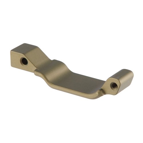 Le TGF AR-15 est en aluminium 7075, avec un espace agrandi pour les gants, et un design robuste sans bords tranchants, parfait pour un usage intensif.