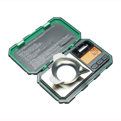 La balance RCBS Pocket Scale est parfaite pour vérifier les poids, avec une capacité de 1500 grains, une précision de 0,10 grain et un affichage numérique facile à lire.