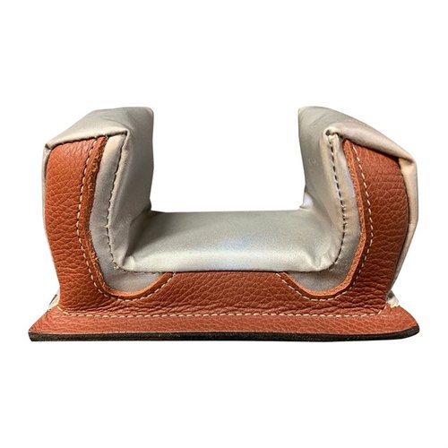 Le EDGEBAG STANDARD FRONT REST est parfait pour les supports avant de style Sinclair, avec des oreilles hautes pour un maintien sécurisé de la crosse.
