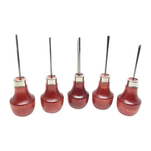 Ne te laisse pas piéger par des outils de sculpture bon marché ! Ce set de 5 pièces U.J. Ramelson est parfait pour des travaux précis et est fabriqué en acier de haute qualité.