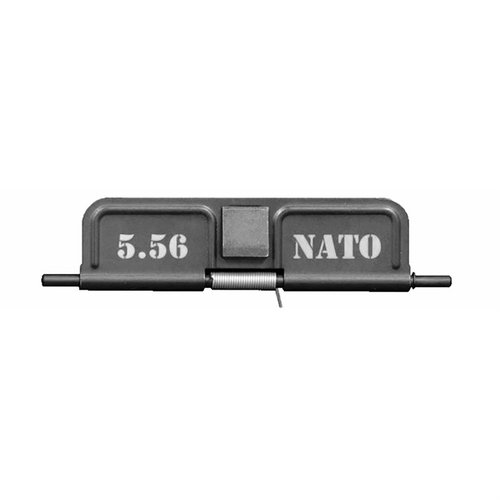 Avec le Caliber Marked Dust Cover Assembly 5.56MM NATO de YHM, change facilement de calibre tout en gardant un look pro et fonctionnel, grâce à des pièces de qualité.