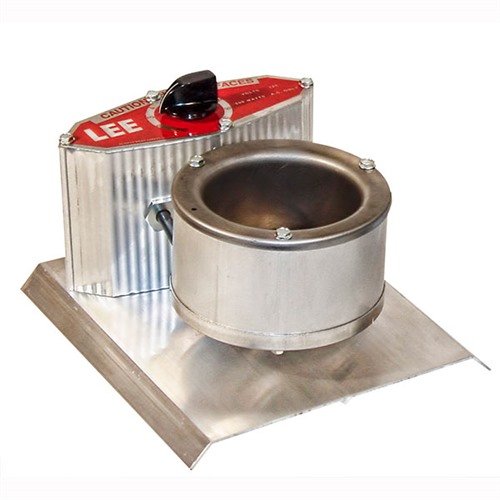 Le PRECISION MELTER de LEE PRECISION fond 4 livres de métal en moins de 15 minutes, avec un contrôle de chaleur infini pour les moules à 4 cavités.