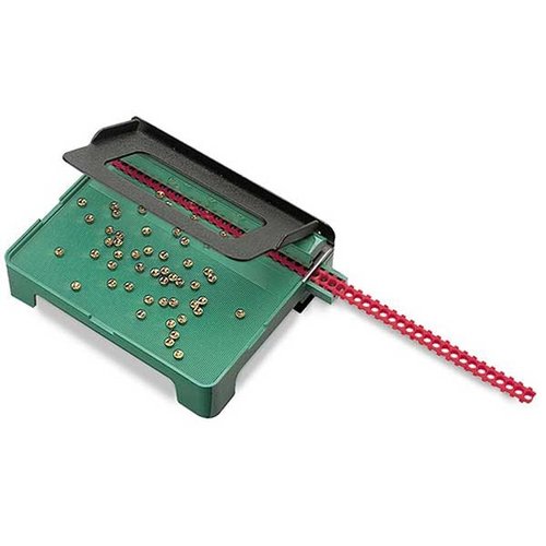 Le APS Strip Loader de RCBS te permet de remplir rapidement les bandes de amorces, insérant 25 amorces à chaque pression, plus rapide qu'un tube d'amorces !