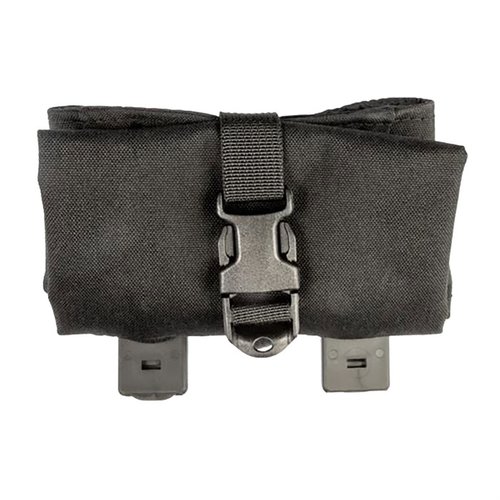 La Roll Up Dump Pouch de Grey Ghost Gear offre un rangement supplémentaire, se roule pour un transport compact et se fixe facilement sur ton équipement MOLLE.