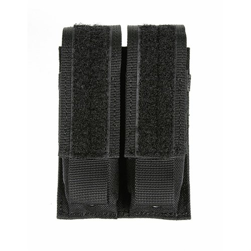 Le STRIKE DOUBLE PISTOL MAG POUCH de BLACKHAWK te permet de stocker deux chargeurs de secours en toute sécurité sur ton équipement tactique, avec un accès rapide.