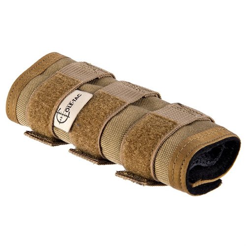 Le HTP Suppressor Cover de Cole-Tac résiste à des températures allant jusqu'à 3000°F, est durable, résistant à l'eau et au feu, et reste en place grâce à ses sangles BOA.