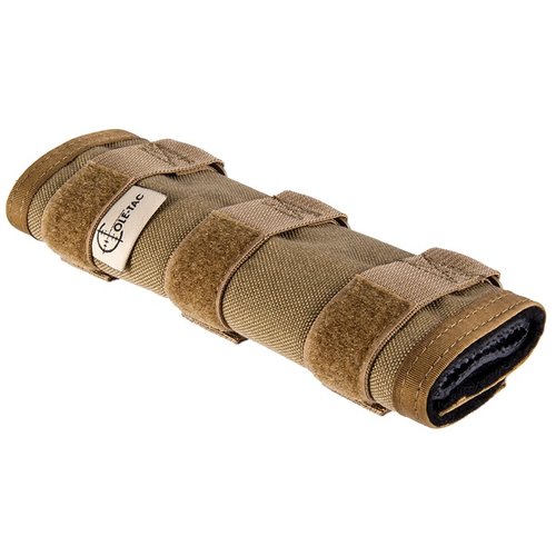 Le HTP Suppressor Cover de Cole-Tac résiste jusqu'à 3000°F, est sécurisé avec des sangles BOA, et est imperméable et résistant à l'abrasion.